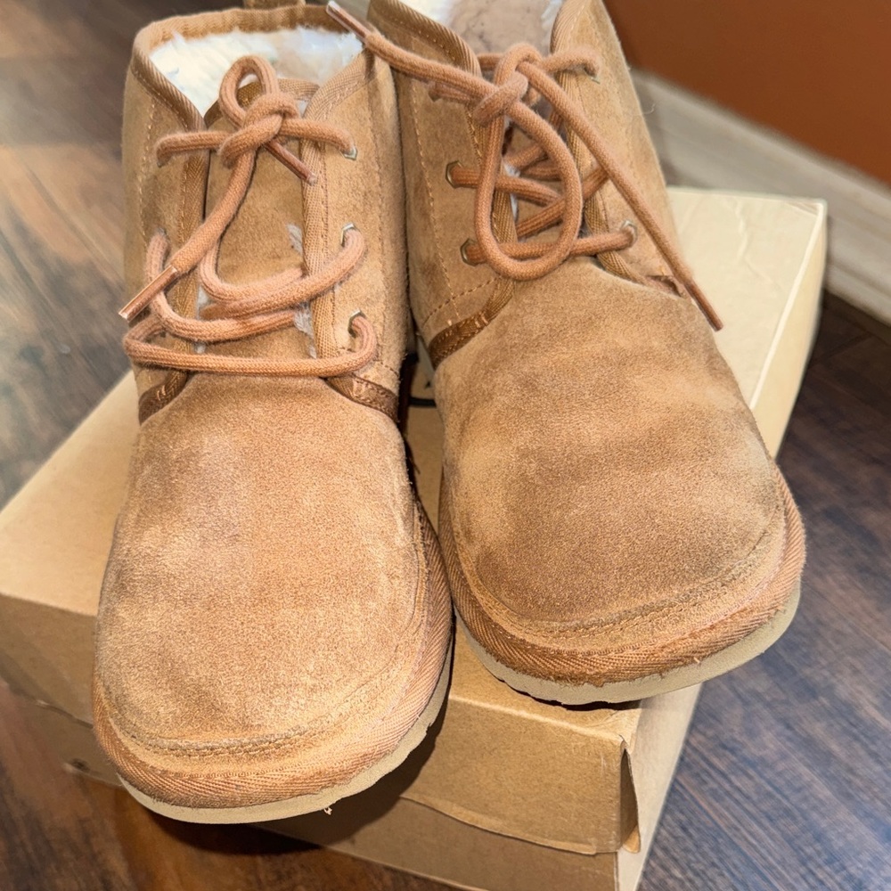 UGG Kids  Neumell ll tan boots - Picture 10 of 16